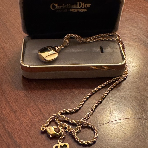 Christian Dior Vintage Pendant Necklace with the Original Box!!!!!!!! - Picture 4 of 10